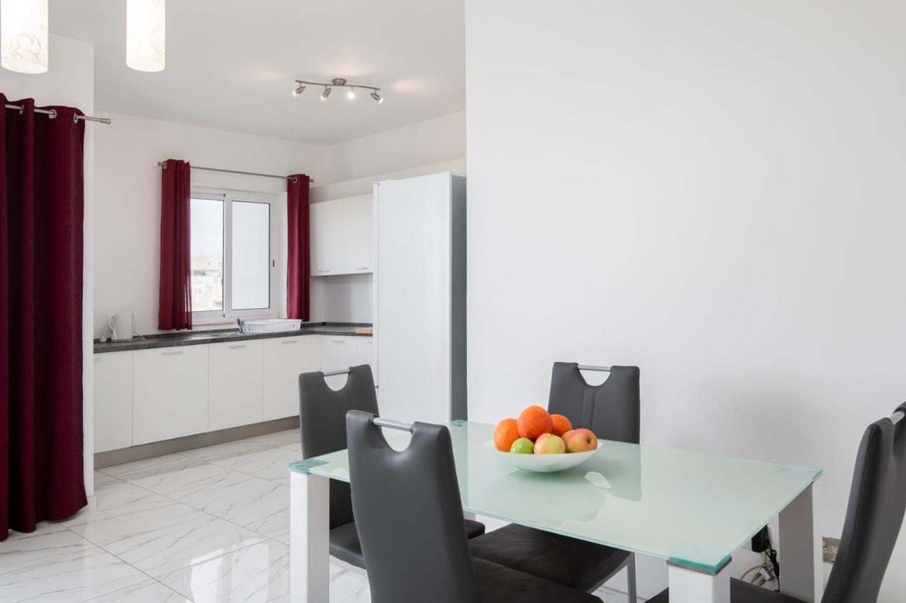 Sea View Apartment 2 Bedrooms 2 Bathrooms, 2 Minutes Away From The Sea Saint Julian's ภายนอก รูปภาพ