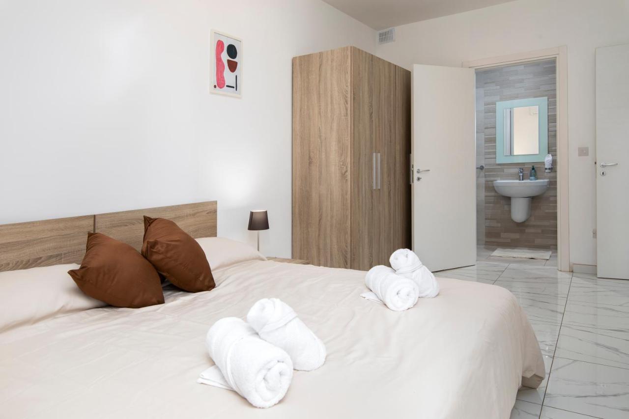 Sea View Apartment 2 Bedrooms 2 Bathrooms, 2 Minutes Away From The Sea Saint Julian's ภายนอก รูปภาพ